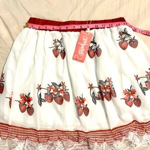 💥SOLD 💥🍓Strawberry Mini Skirt 🍓